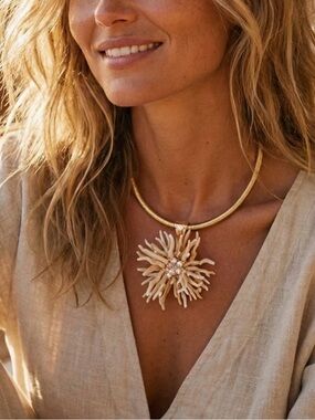 NWT ⚜️🤍⚜️ GARDENIA SPRINGTIDE BLOOM NECKLACE